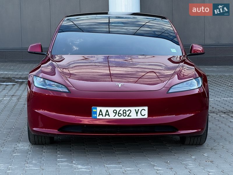 Седан Tesla Model 3 2024 в Києві