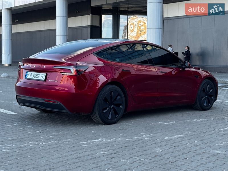 Седан Tesla Model 3 2024 в Києві