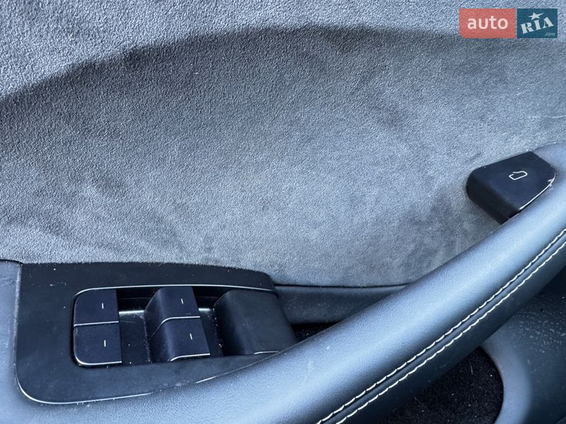 Седан Tesla Model 3 2024 в Києві