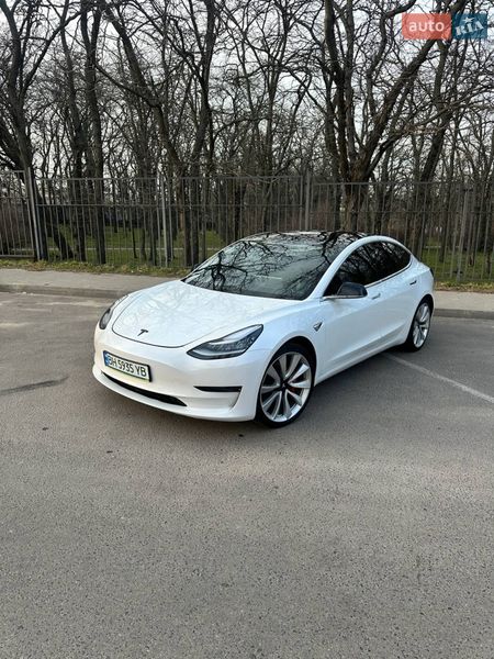 Седан Tesla Model 3 2019 в Одесі