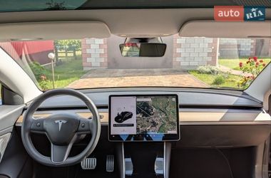 Седан Tesla Model 3 2020 в Березному