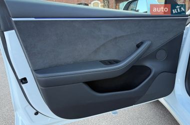 Седан Tesla Model 3 2024 в Киеве