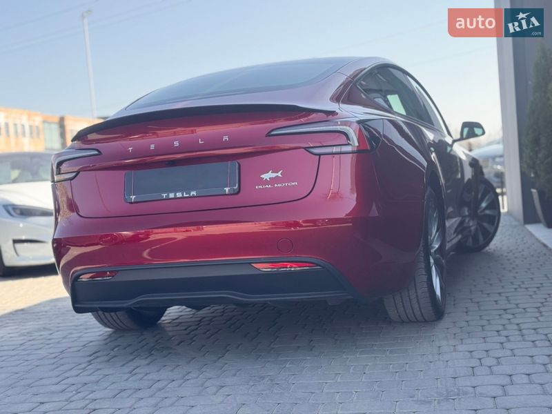 Седан Tesla Model 3 2024 в Ивано-Франковске