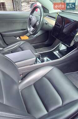 Седан Tesla Model 3 2019 в Киеве