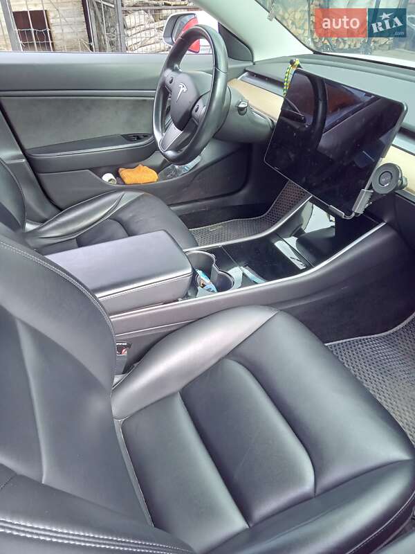 Седан Tesla Model 3 2019 в Киеве