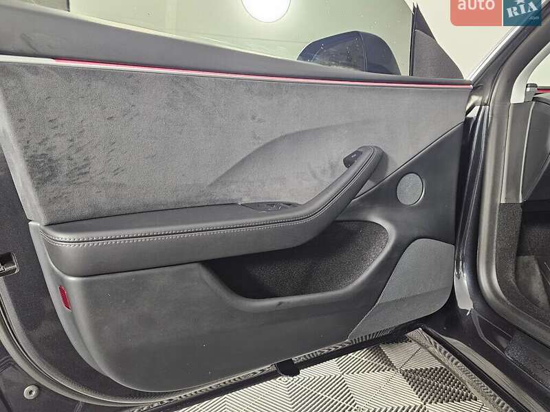 Седан Tesla Model 3 2025 в Львове