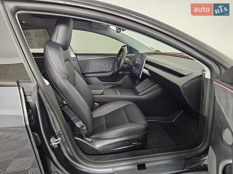 Седан Tesla Model 3 2025 в Львове