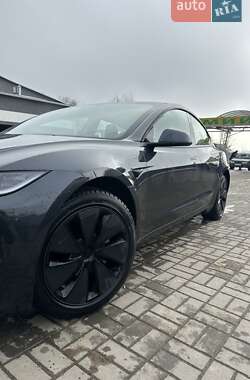 Седан Tesla Model 3 2025 в Черновцах фото 6 Седан Tesla Model 3 2025 в Черновцах