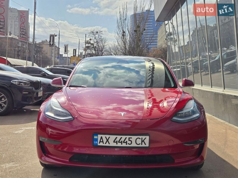 Седан Tesla Model 3 2019 в Киеве