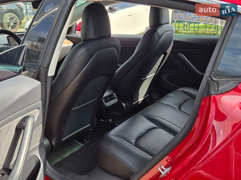 Седан Tesla Model 3 2019 в Киеве