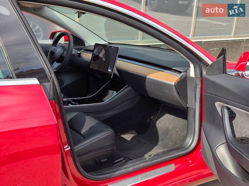 Седан Tesla Model 3 2019 в Киеве