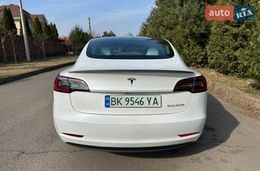 Седан Tesla Model 3 2022 в Ровно