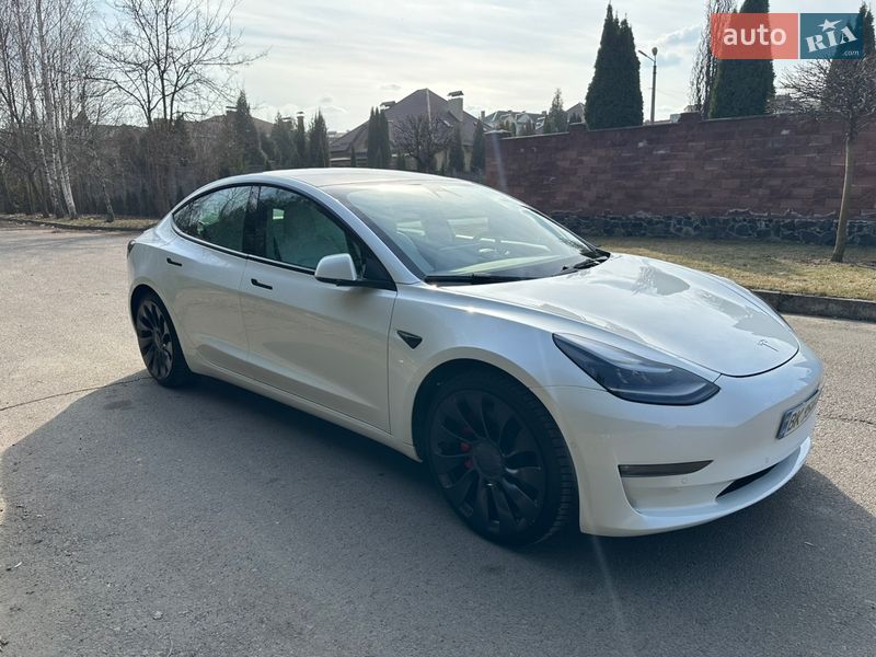 Седан Tesla Model 3 2022 в Ровно