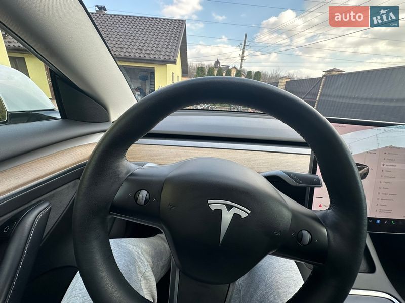 Седан Tesla Model 3 2022 в Виннице