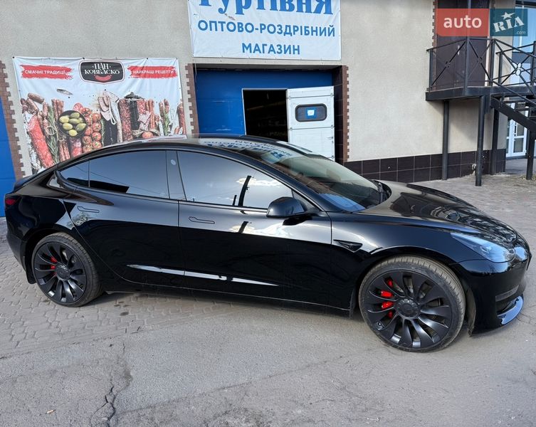 Седан Tesla Model 3 2023 в Киеве