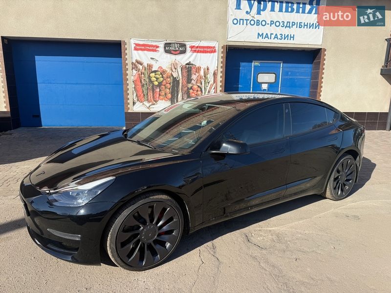 Седан Tesla Model 3 2023 в Киеве
