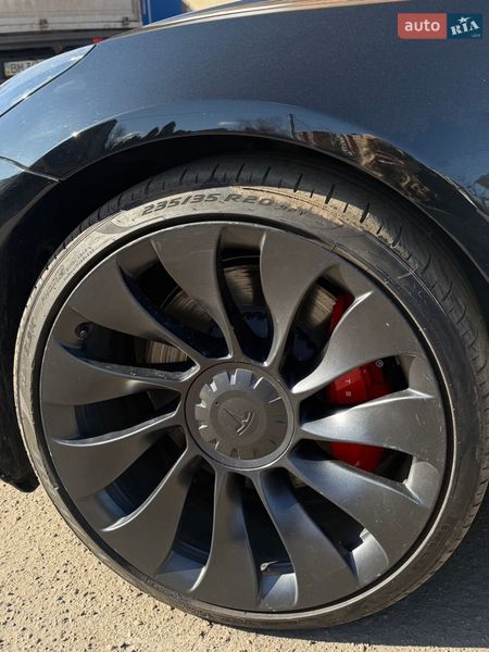 Седан Tesla Model 3 2023 в Киеве