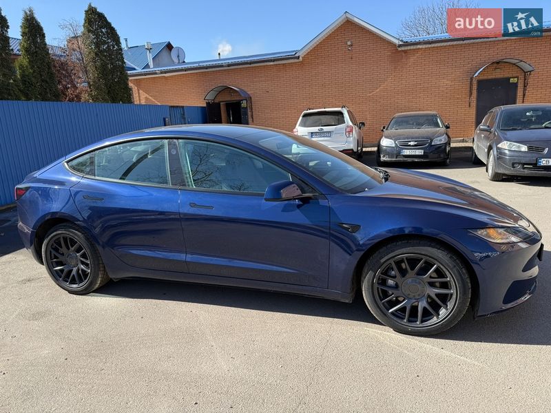 Седан Tesla Model 3 2024 в Києві
