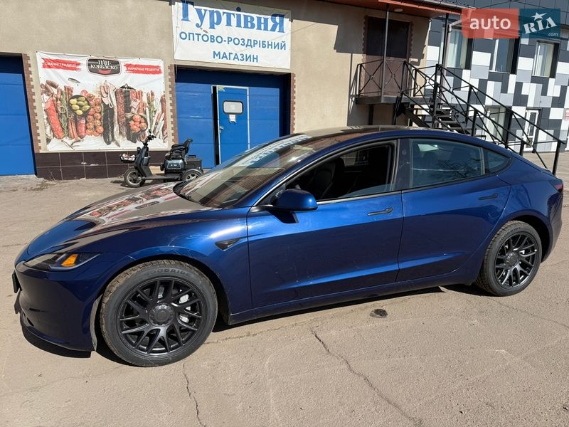 Седан Tesla Model 3 2024 в Києві