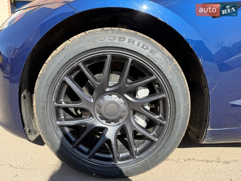 Седан Tesla Model 3 2024 в Києві