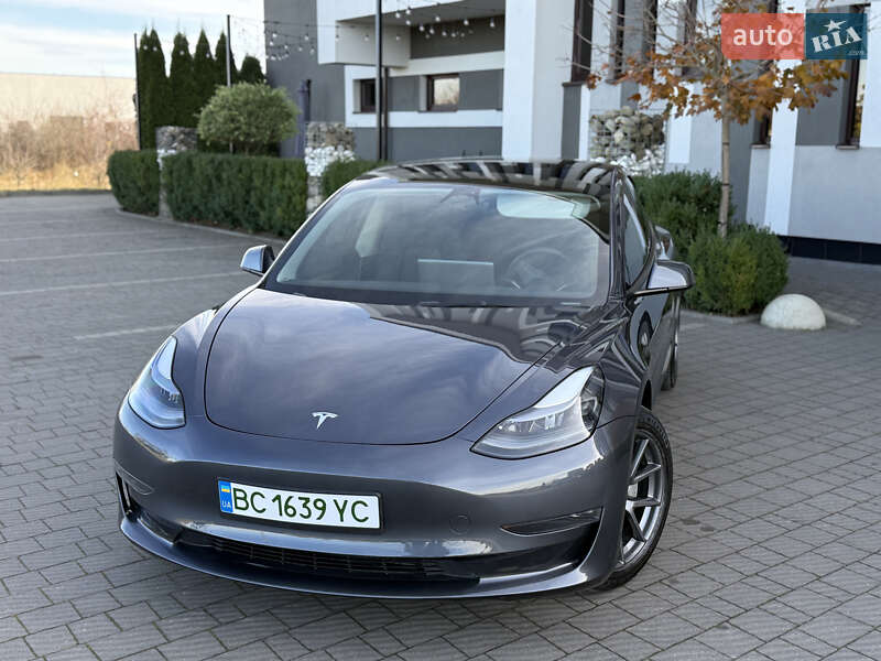 Седан Tesla Model 3 2023 в Стрию
