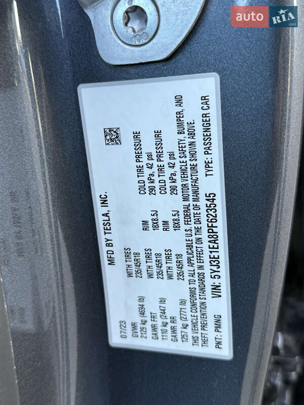 Седан Tesla Model 3 2023 в Стрию