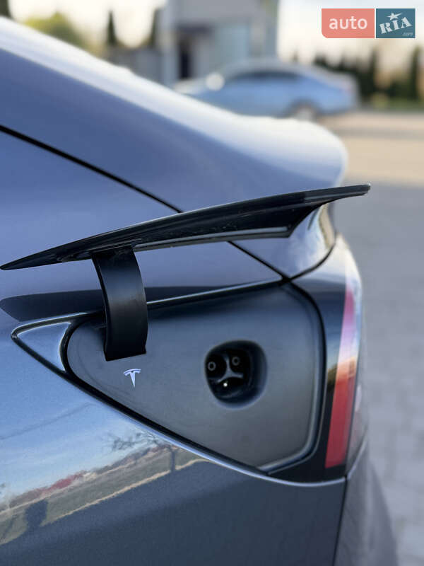 Седан Tesla Model 3 2023 в Стрию