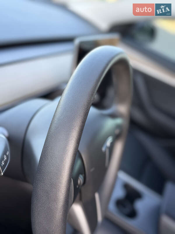 Седан Tesla Model 3 2023 в Стрию