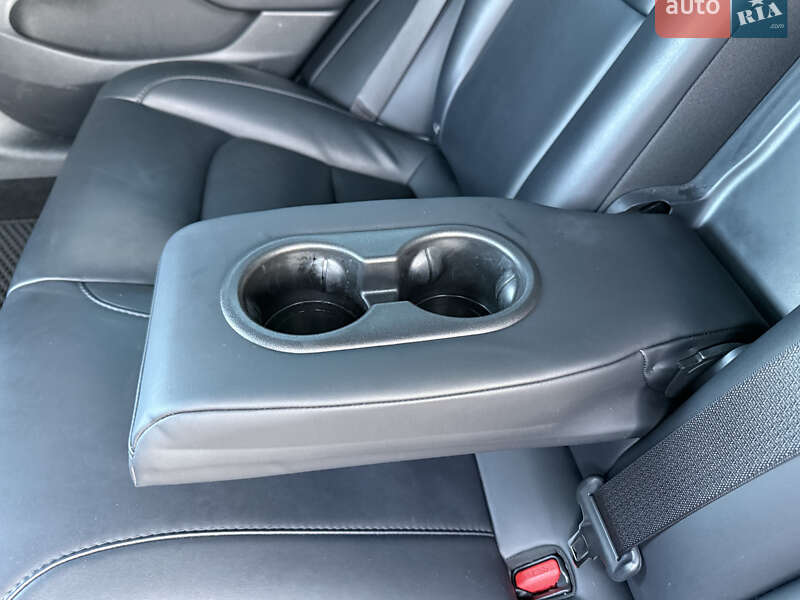 Седан Tesla Model 3 2023 в Стрию