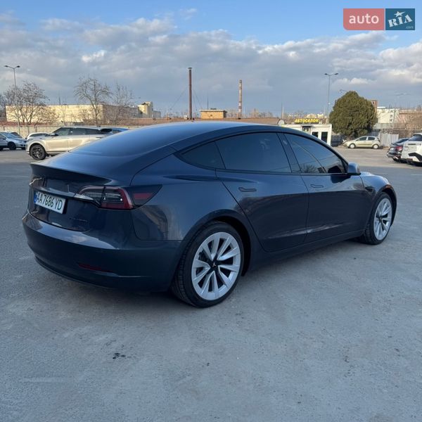 Седан Tesla Model 3 2022 в Киеве