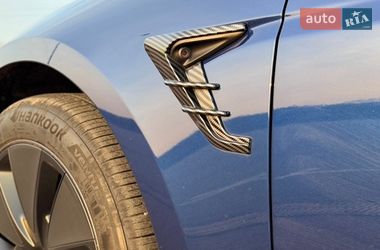 Седан Tesla Model 3 2024 в Ровно