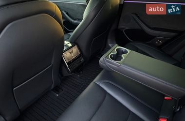 Седан Tesla Model 3 2024 в Ровно