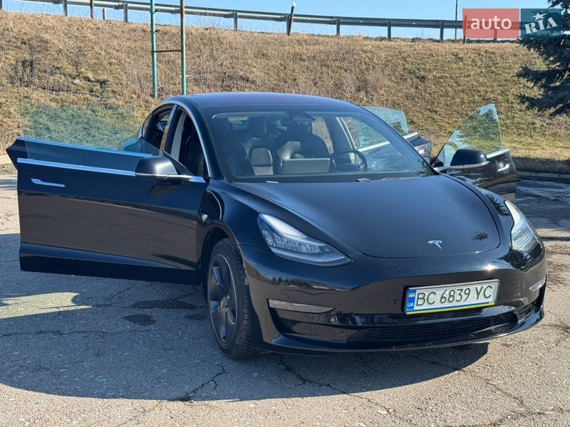 Седан Tesla Model 3 2019 в Благовіщенську