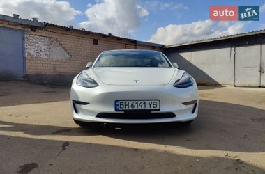 Седан Tesla Model 3 2021 в Киеве