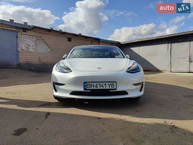 Tesla Model 3 2021