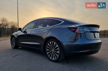 Седан Tesla Model 3 2018 в Ровно