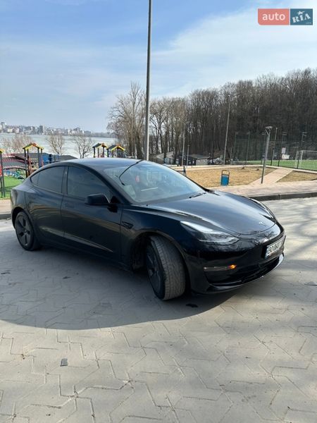 Седан Tesla Model 3 2022 в Тернополі