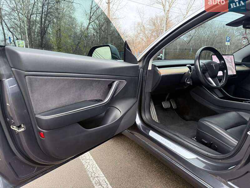 Седан Tesla Model 3 2018 в Киеве