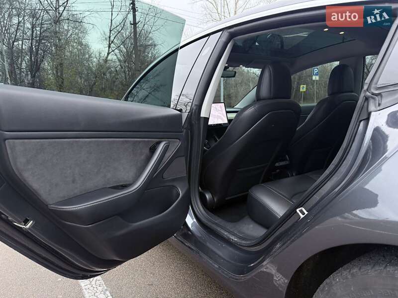 Седан Tesla Model 3 2018 в Киеве