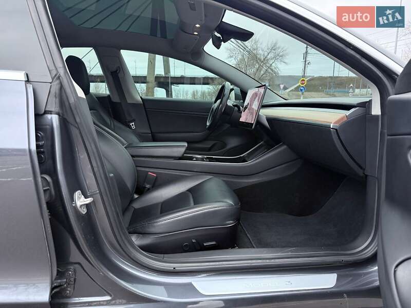 Седан Tesla Model 3 2018 в Киеве