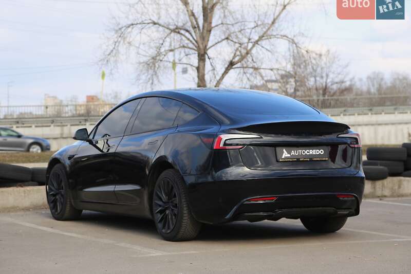 Седан Tesla Model 3 2024 в Києві