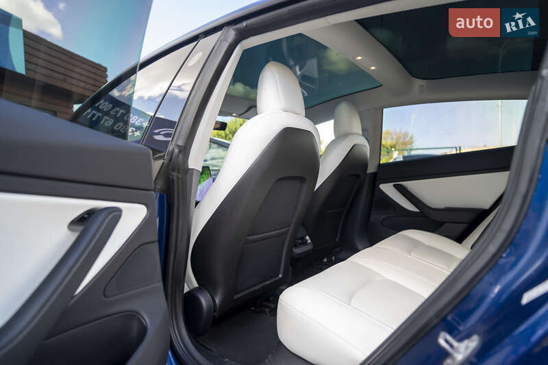 Седан Tesla Model 3 2018 в Киеве