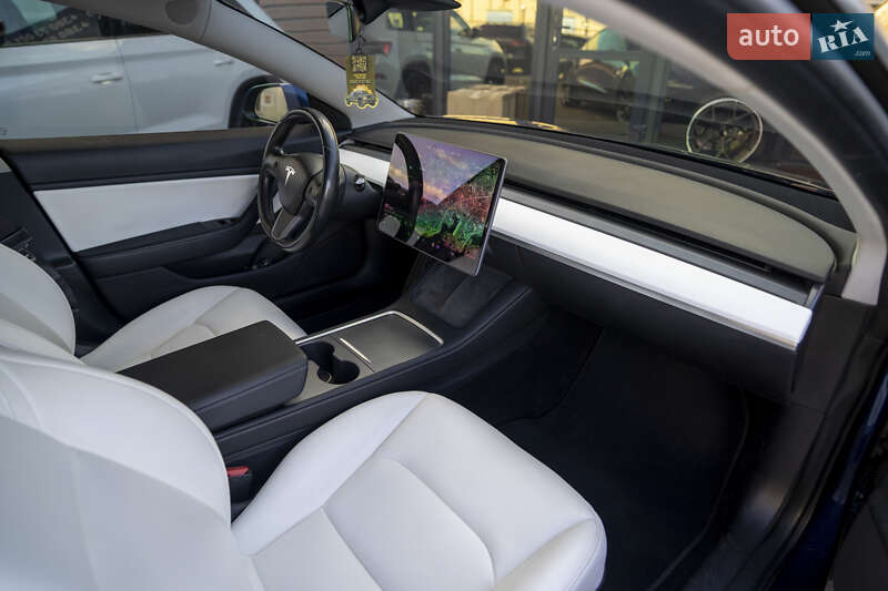 Седан Tesla Model 3 2018 в Киеве