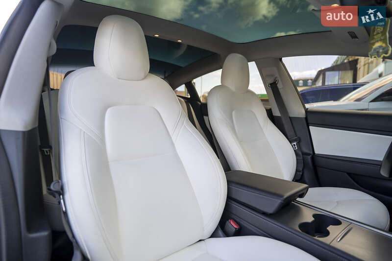 Седан Tesla Model 3 2018 в Киеве