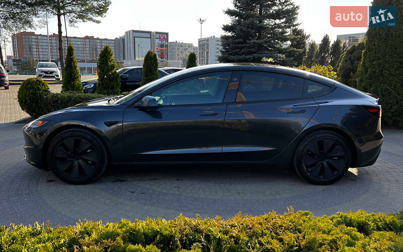 Седан Tesla Model 3 2024 в Львові