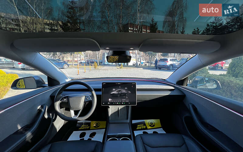 Седан Tesla Model 3 2024 в Львові