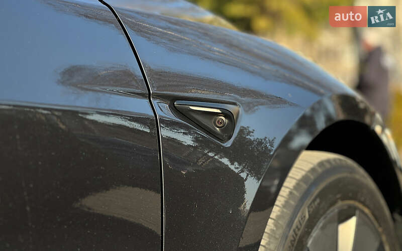 Седан Tesla Model 3 2024 в Львові
