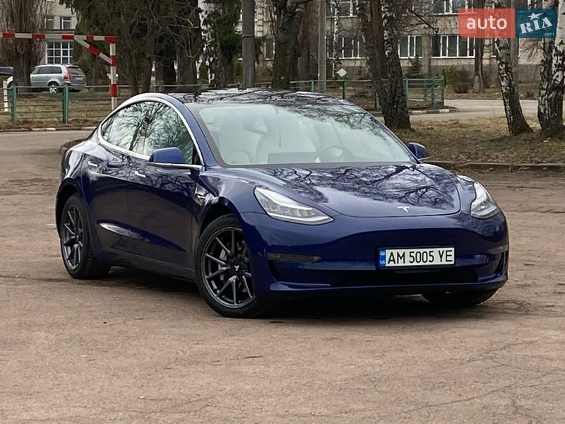 Седан Tesla Model 3 2019 в Житомире