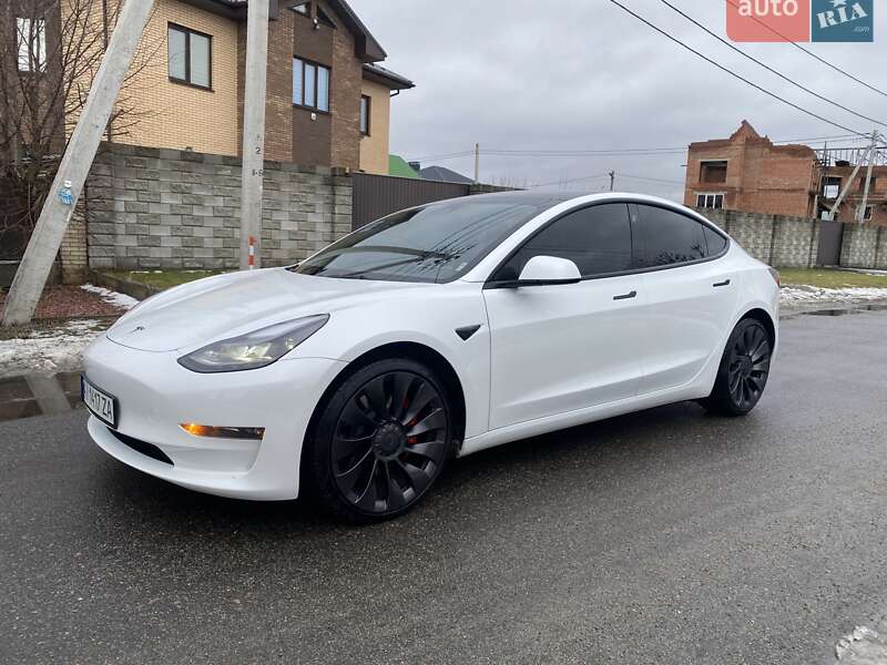 Седан Tesla Model 3 2022 в Киеве
