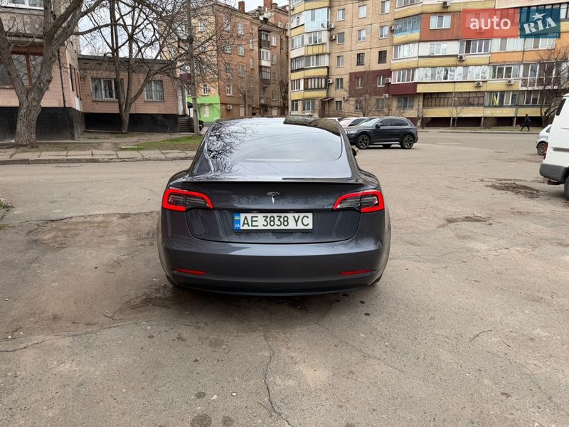 Седан Tesla Model 3 2023 в Кривом Роге